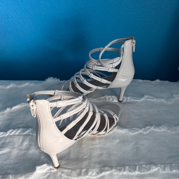 BCBG Heels Sandals 7.5 New Year’s Eve shoes white - Picture 6 of 7